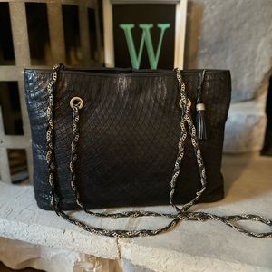 Bally quilted leather shoulder bag ☀️auction 6/3@ 7pmEST